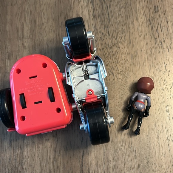 Disney Incredibles Junior Supers Bundle (13 pc) - Picture 7 of 9